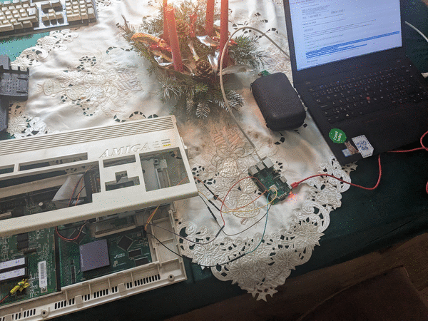 Rasberry PI programuje CPLD